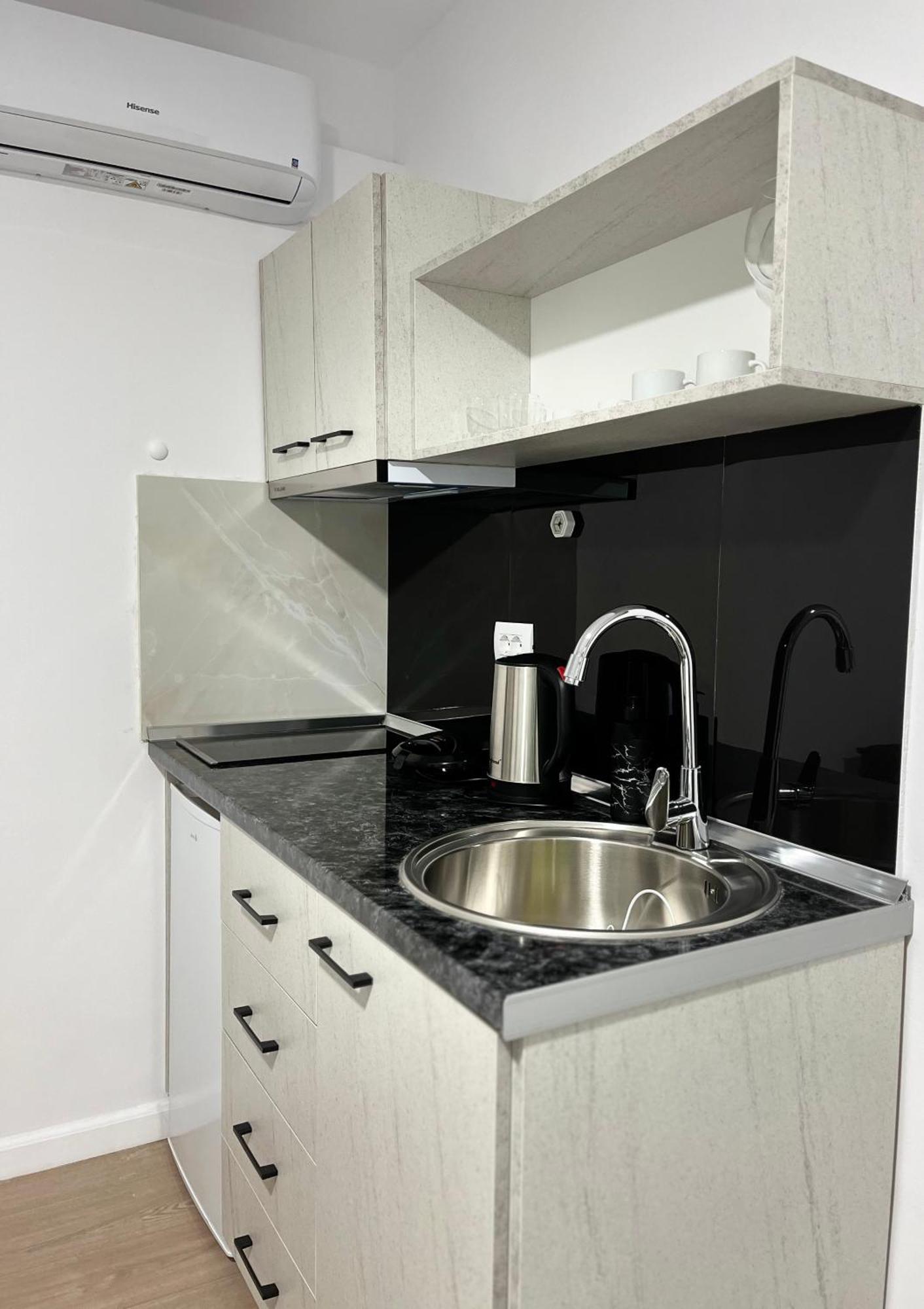Viva Apartments Пермет Екстер'єр фото